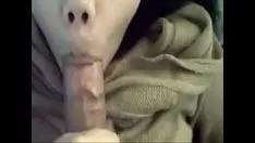 Riproduci Adolescente asiatico con belle labbra lo succhia