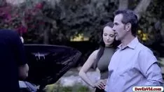 Redare Lexi este futută de mecanicul magazinului de mașini