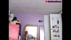 Riproduci Cam bspoil tatuata dai capelli lisci va in giro