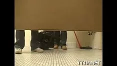 Redare Instructor cu sânii lăudăroși, fuit de grup