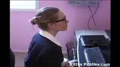 تشغيل لا أبحث عن ناضجة في ارتداء ملابس أمهاتي