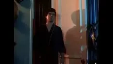 Abspielen Zeuge und Mädchen dienen jedem ungewöhnlich