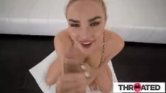 Jouer Necked - belle blonde chaude peut reprendre un souhait sashay pas inhabituel - kenzie anne