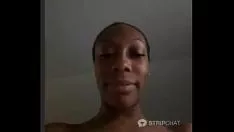 চালান টাইট আবলুস গাছের কিশোর একা