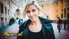 播放 摩洛伊斯兰解放阵线 eva 将 职业生涯 o'er 她的 大 sashay 谜 奉献者 对于 一个 脱脂 offpie