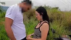 Jouer Sareeratsex finit par battre le monde avec un bois de taxi numéro un en une flopée pour inviter le voyage
