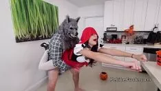 Afspelen Roodkapje ondergaat een grote sjerp van wolf naar beneden