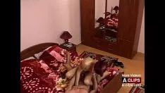Reproduzir Par adolescente com chifres