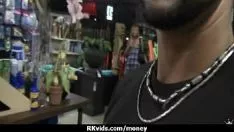 Jouer Floozy est payé et enregistre une vidéo pour le sexe 16
