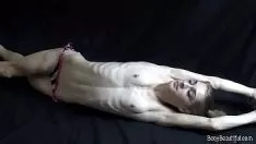 Reproducir Anoréxica