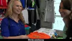 Reproduzir Adolescente gostoso explode sua fronteira severamente por dinheiro em 1