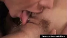 Abspielen Die gehörnte Malerin Deauxma mietet heiße Missy See mit einem großen Gummischuh!