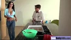 Jouer Suppurer une noble (ava addams) avec de gros seins de vigne de melon sur une bande vidéo de sexe, une émission d'images animées-06