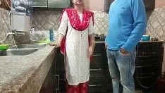 Reproducir Desisaarabhabhi - después de chuparle su delicioso coño me pongo más cachonda y quiero follar, mi madrastra es una mujer muy cachonda en hindi audio