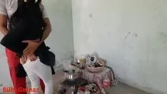 تشغيل Jija Sali جنس في المطبخ بصوت هندي واضح ومحادثات هندية قذرة