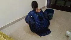 تشغيل كانت أخت القرية الهندية اللطيفة أول مرة تمارس الجنس بشكل مؤلم مع الأخ غير الشقيق في غرفة النوم على صوت هندي واضح، وكانت أختي غير الشقيقة رومانسية كاملة مع الأخ غير الشقيق وتمص ديك في الفم
