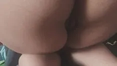 Reproducir Esclava sexual me seduce desnuda tocándola en la silla
