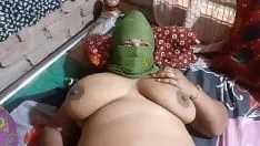 Afspelen Pakistaanse stiefmoeder geheime seks met buurvrouw