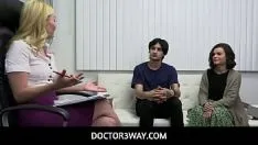 播放 Doctor3way - 适应我的继兄弟aaliyah的爱，