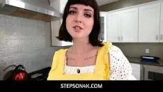 Играть Stepson4k - мачеха Джейн Дав показывает своему пасынку Алексу Джетту удовольствие от сосания члена