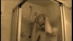 Oynat Gunge headhave 3 sarı saçlarımı yıkıyor