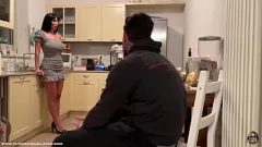 Redare Fiul vitreg îi dă lui Giulia Diamond o dracu-surpriză în timp ce soțul ei este plecat