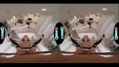 Jouer Busty Maid Davina Davis prend une grosse bite dans une scène porno intense VR